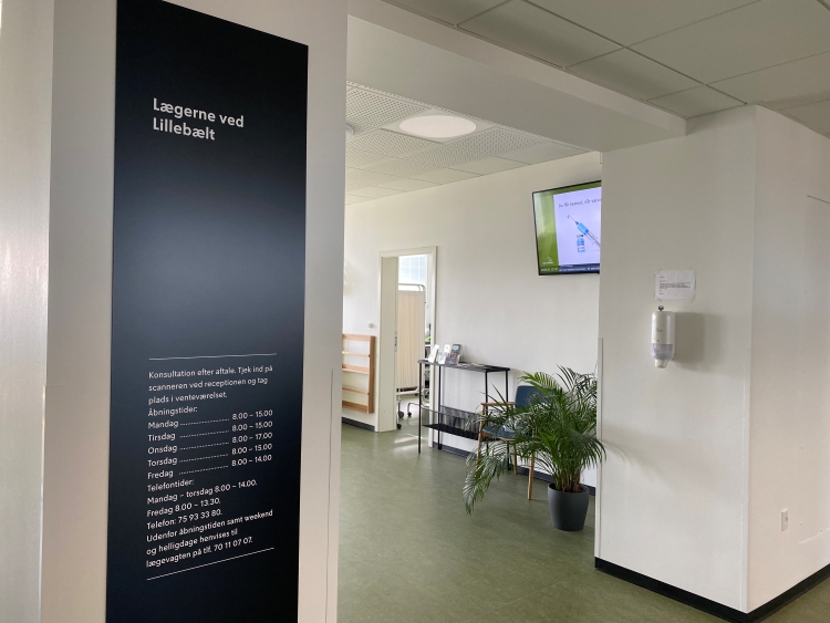 Lægerne ved Lillebælt indgang og infoskilt 