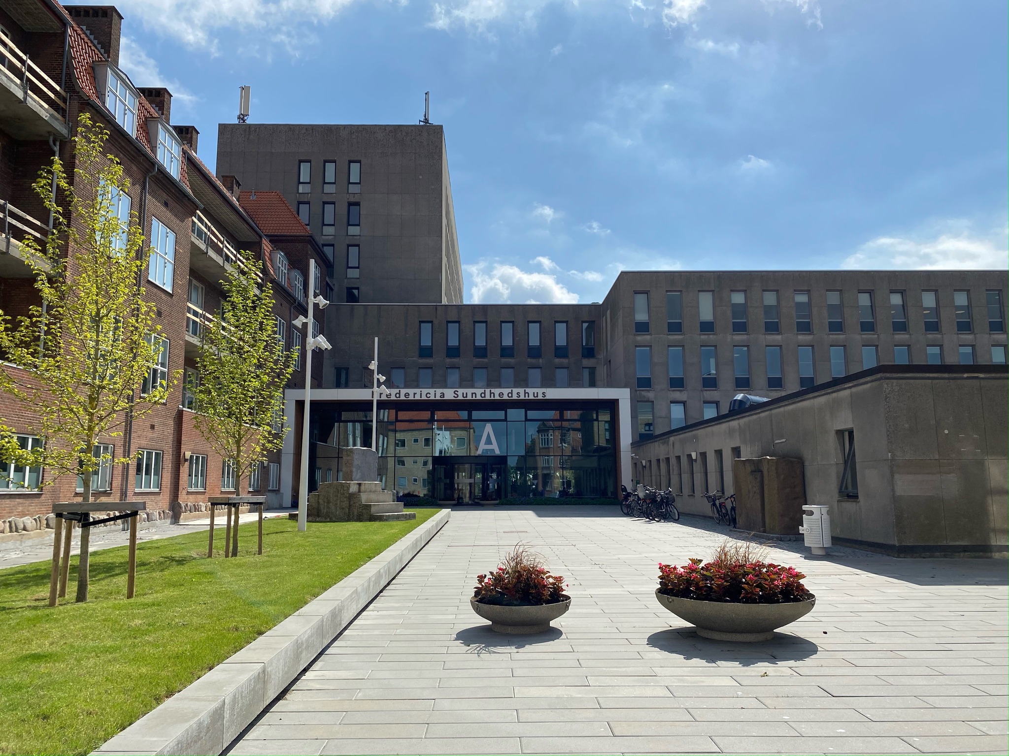 Billede der viser hovedindgangen på Fredericia Sundhedshus