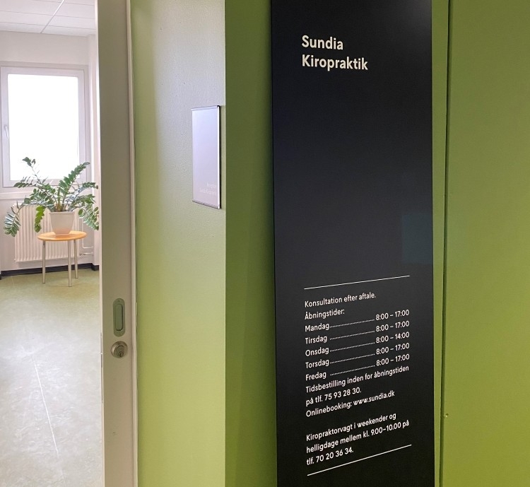 Billede af infoskilt ved Sundia Kiropraktik