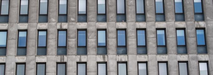 Billede af Fredericia Sundhedshus' ydermur og vinduer på bygning C