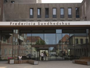 Udendørs billede af Indgang A mod Dronningensgade